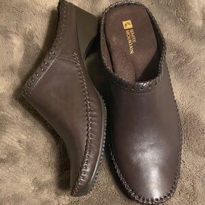 White Mountain Women’s Dark Brown Mules🎄